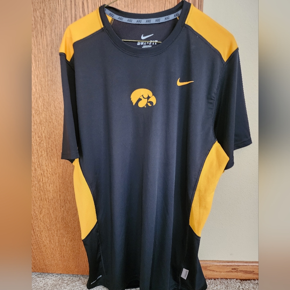 Men's Nike Iowa Hawkyes shirt
